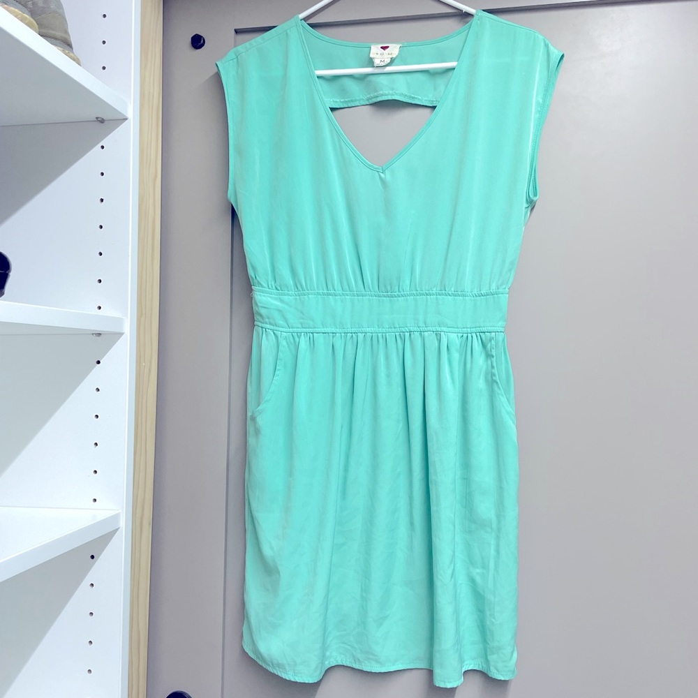 Adorable Mint colored dress w/ pockets!